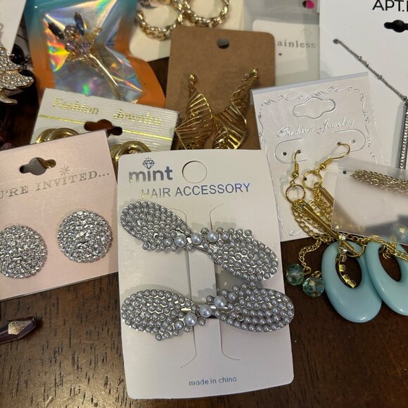 70-Piece Costume Jewelry Lot Charms Necklaces, Earrings Brooches Barrettes - Picture 15 of 16